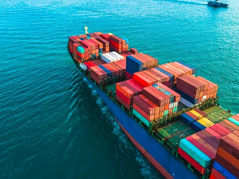 container trên tàu biển